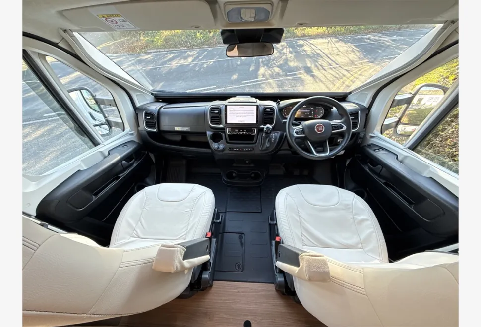 Pilote  P746 FC Expression 2024
