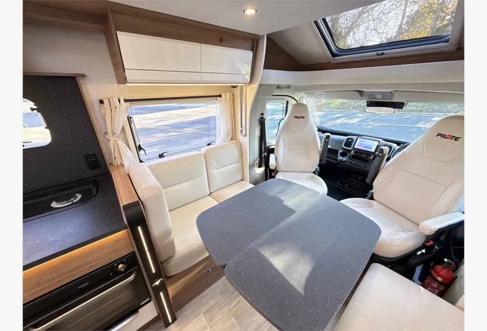 Pilote  P746 FC Expression 2024