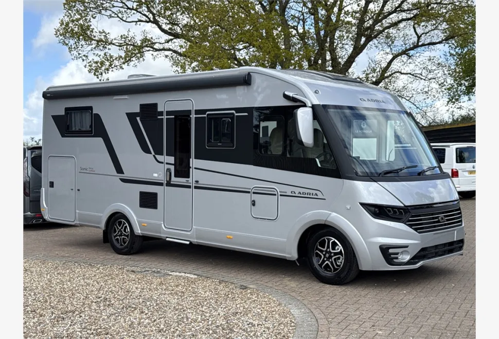 Adria  SONIC SUPREME 700 DC 