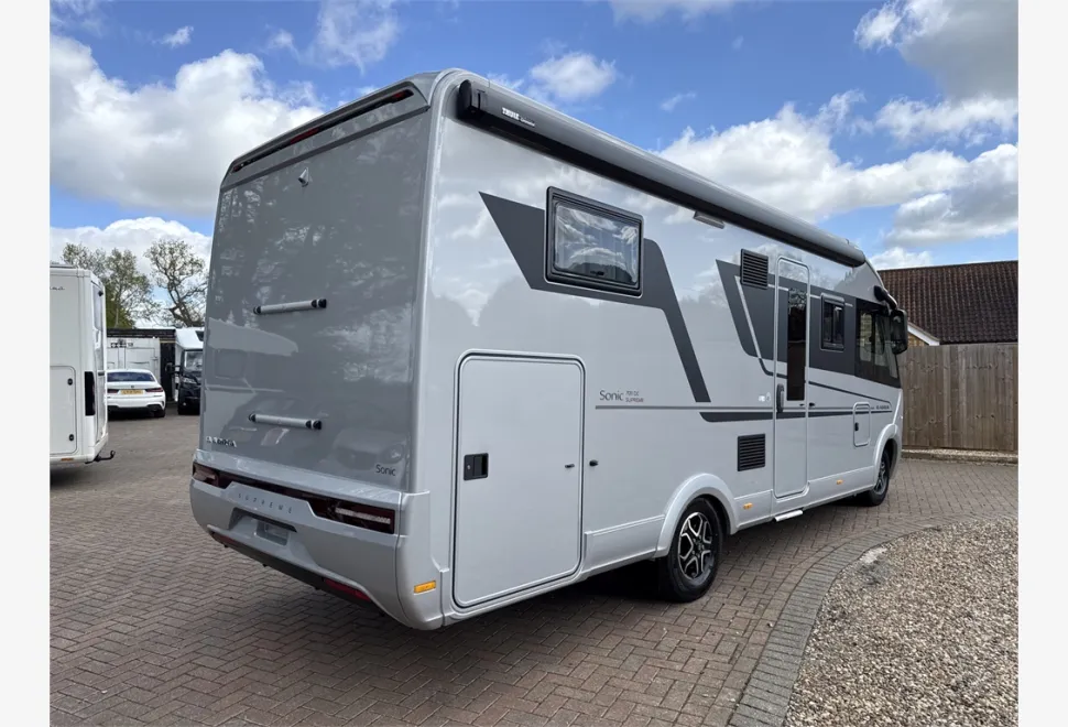 Adria  SONIC SUPREME 700 DC 