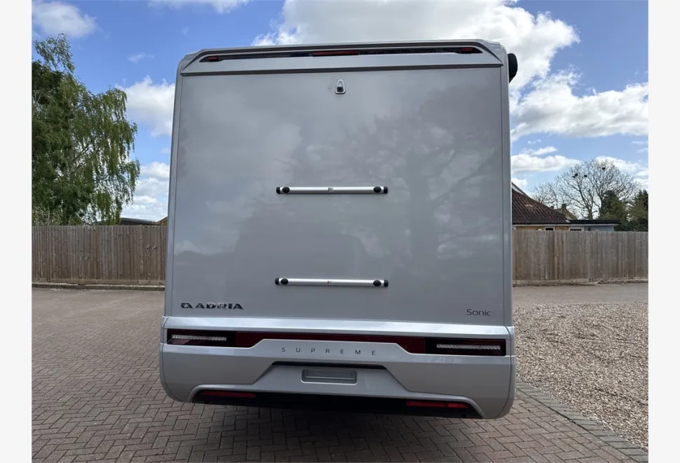 Adria  SONIC SUPREME 700 DC 