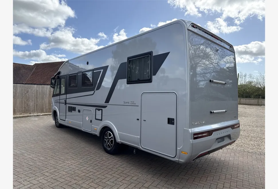 Adria  SONIC SUPREME 700 DC 
