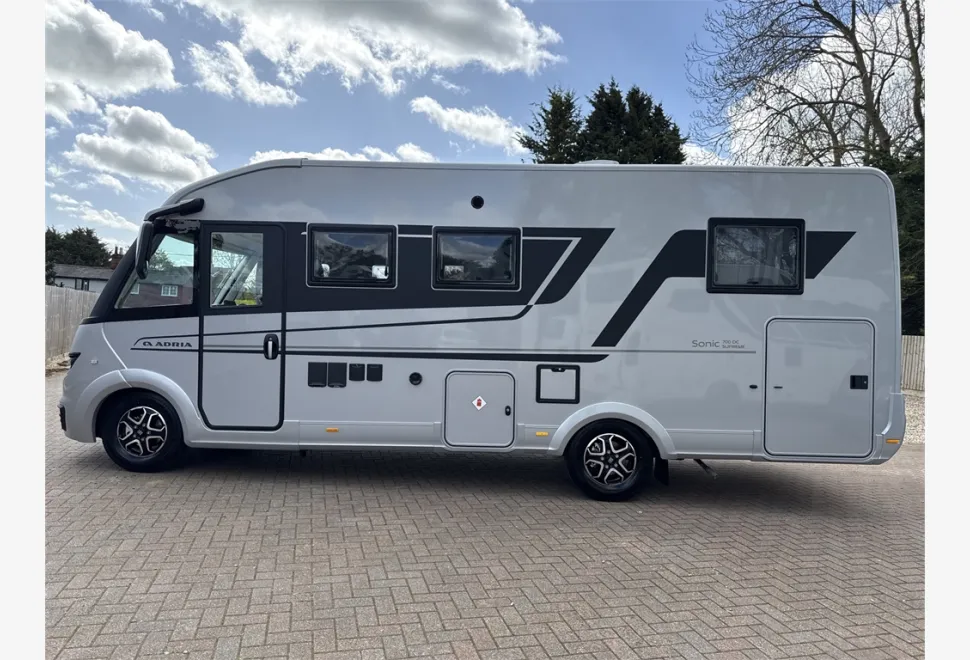 Adria  SONIC SUPREME 700 DC 
