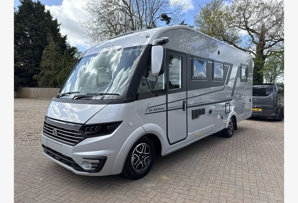 Adria  SONIC SUPREME 700 DC 