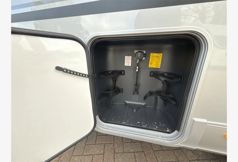 Adria  SONIC SUPREME 700 DC 