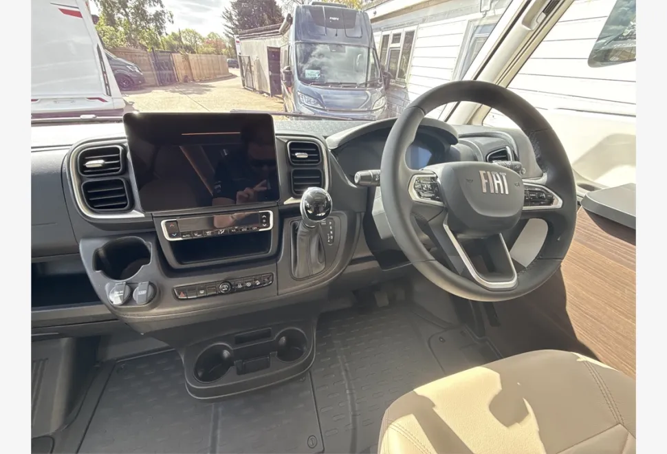 Adria  SONIC SUPREME 700 DC 