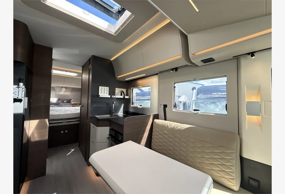 Adria  SONIC SUPREME 700 DC 