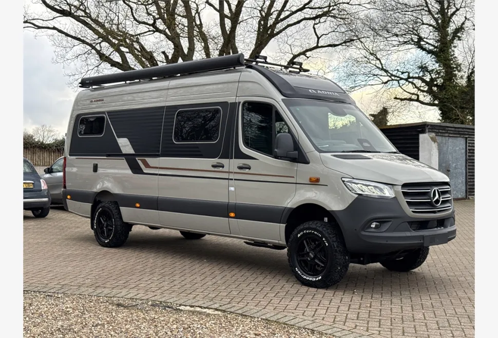 Adria  SUPERTWIN 700 SGX 