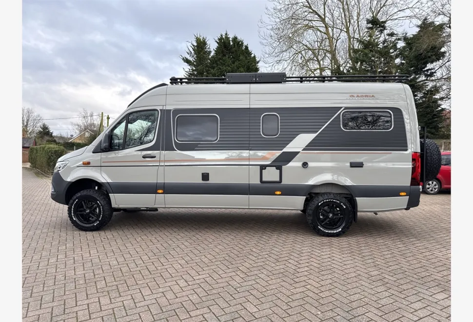 Adria  SUPERTWIN 700 SGX 