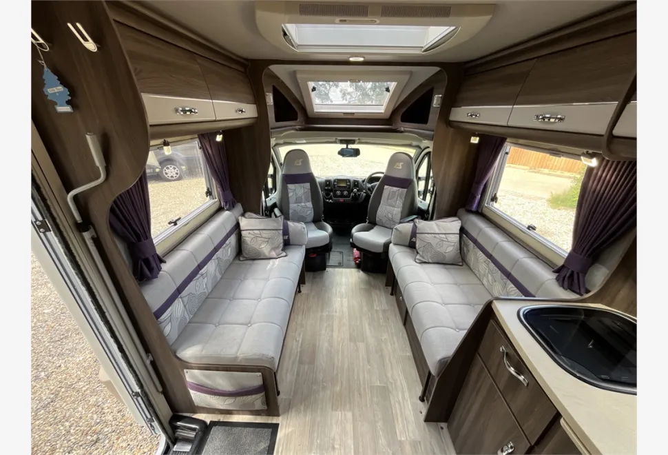 Auto-Sleepers  Corinium FB 2021