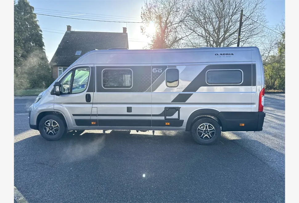 Adria  Twin 640 SGX 60 Y 