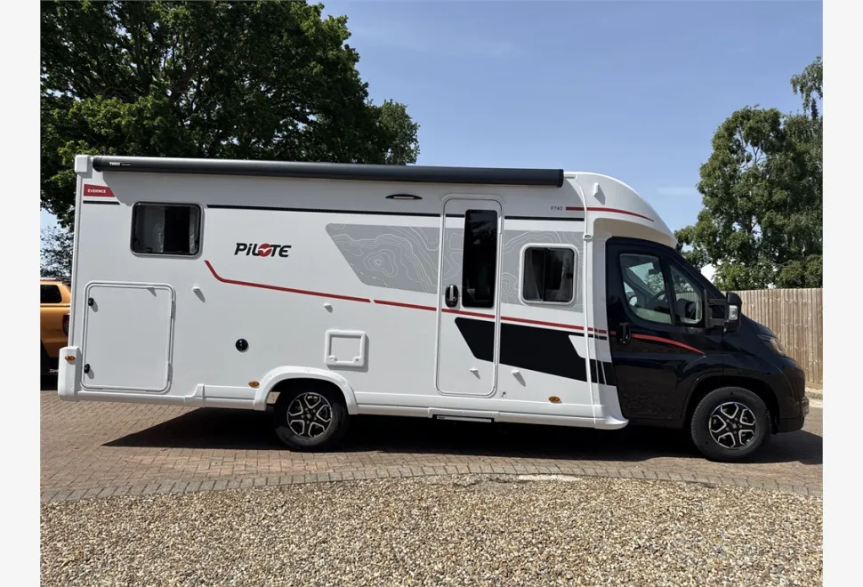 Pilote  P740FGJ Evidence 