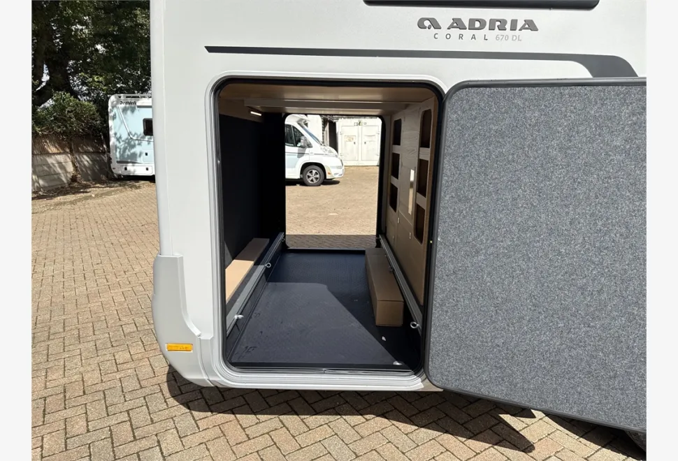 Adria  Coral 670 DL 60 Y 