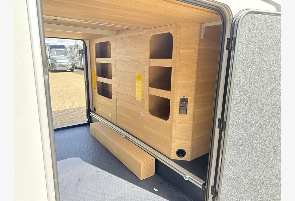 Adria  Coral 670 DL 60 Y 