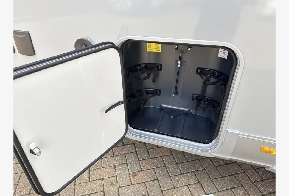 Adria  Coral 670 DL 60 Y 