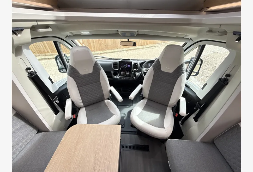 Adria  Coral 670 DL 60 Y 