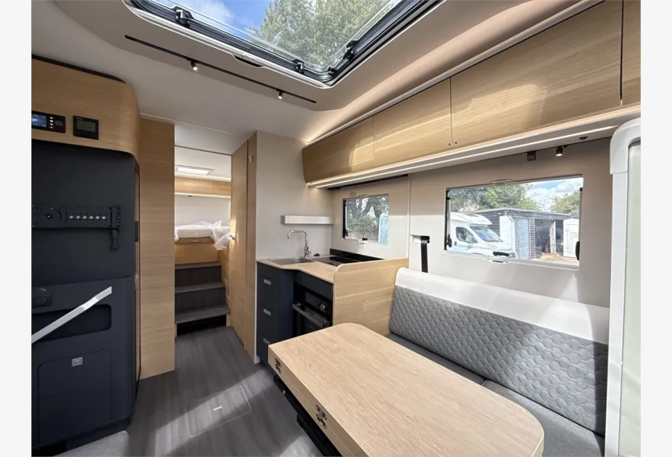 Adria  Coral 670 DL 60 Y 