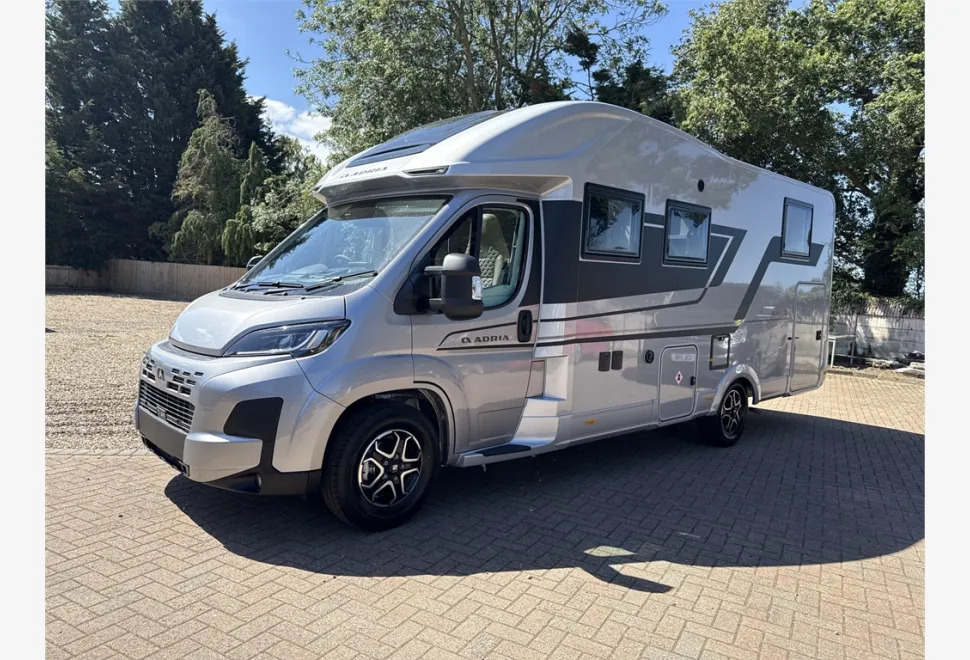 Adria  MATRIX SUPREME 670 DL 