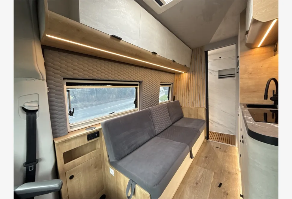 Globe-Traveller  Falcon 2XS 2025