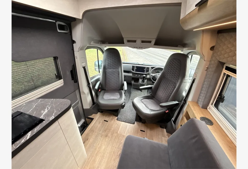 Globe-Traveller  Falcon 2XS 2025