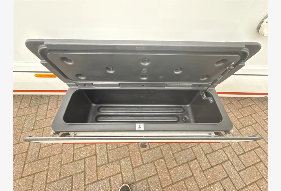 Niesmann+Bischoff  Arto 77E 2020