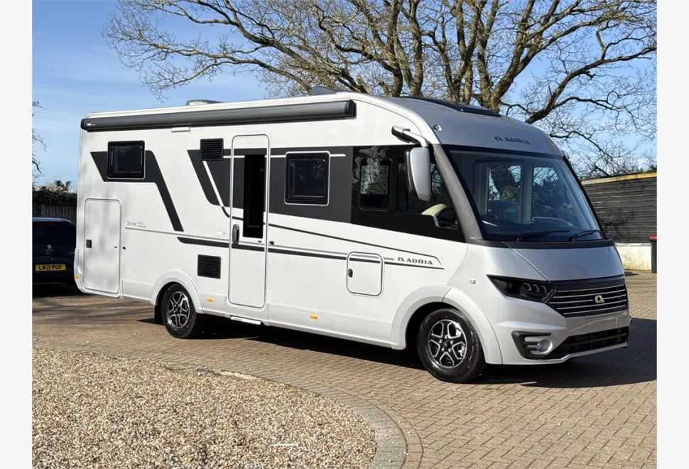 Adria  SONIC SUPREME 700 DL 