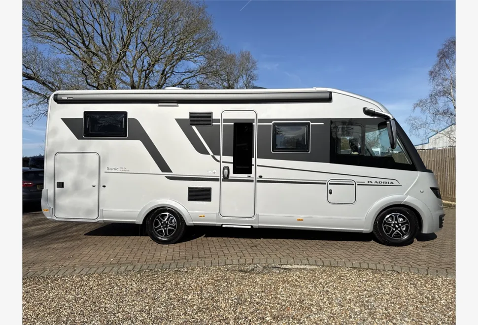 Adria  SONIC SUPREME 700 DL 