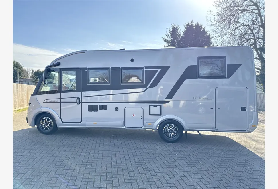 Adria  SONIC SUPREME 700 DL 