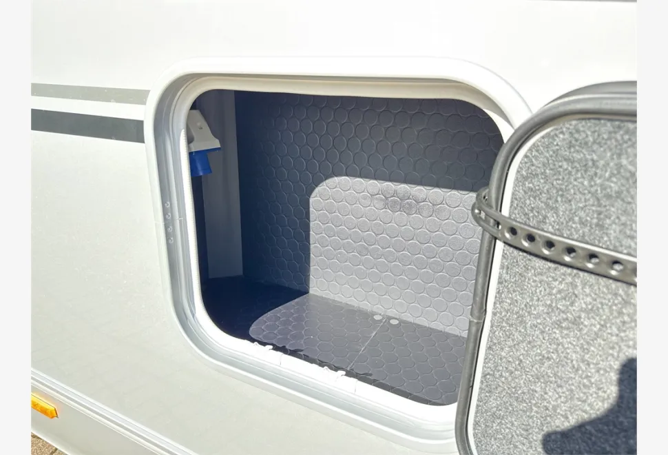 Adria  SONIC SUPREME 700 DL 