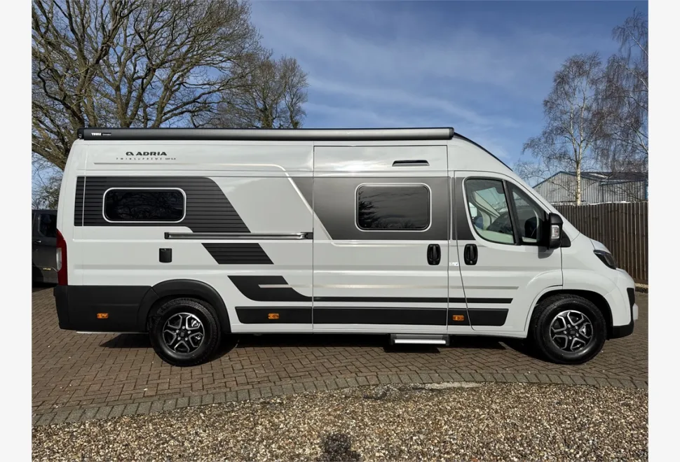 Adria  TWIN SUPREME 640 SLB 