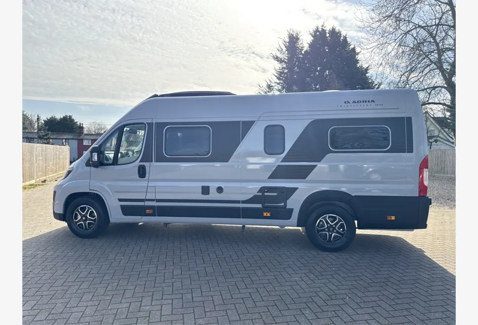 Adria  TWIN SUPREME 640 SLB 