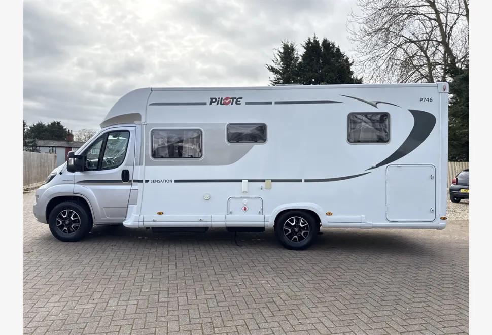 Pilote  P746 C Sensation 2018