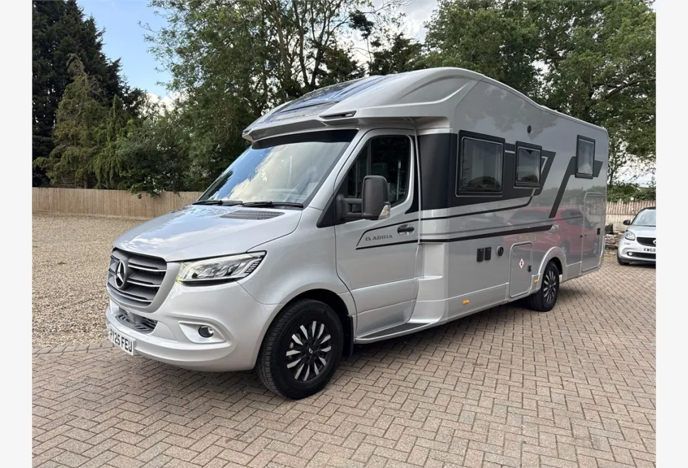 Adria  MATRIX Supeme MB 670 SL 2025