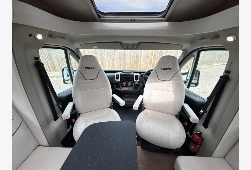 Pilote  P740FGJ Sensation 2020