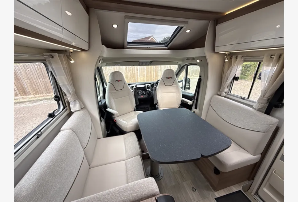 Pilote  P740FGJ Sensation 2020
