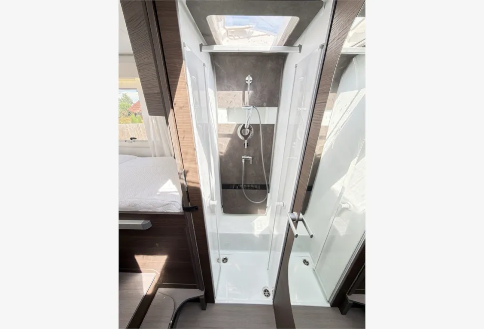 Adria  Matrix Supreme MB 670 SL 2024