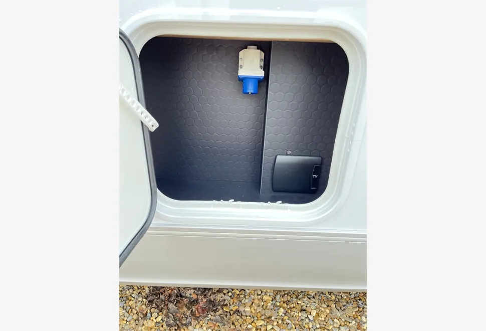 Adria  MATRIX PLUS 600 DT 