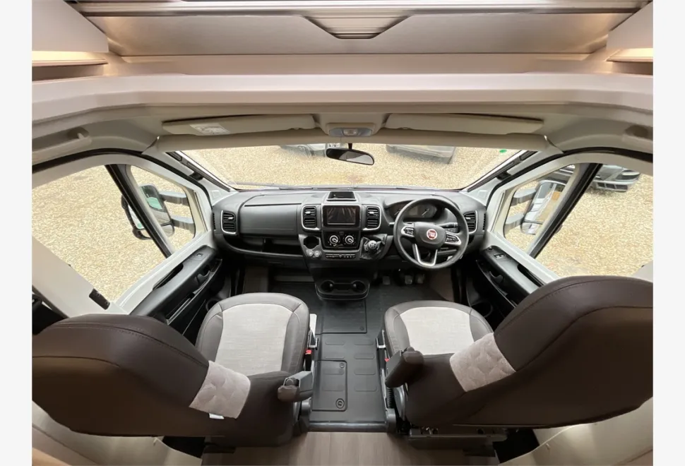 Adria  MATRIX AXESS 600 DT 
