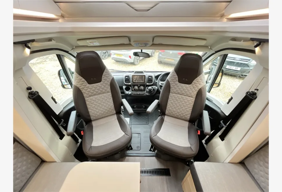 Adria  MATRIX AXESS 600 DT 