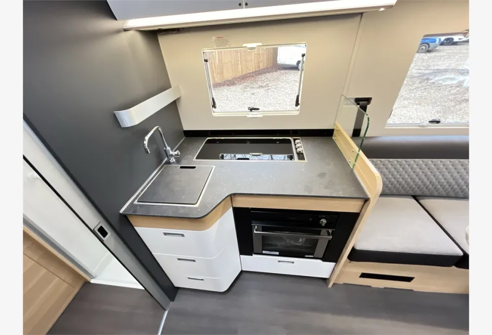 Adria  MATRIX AXESS 600 DT 
