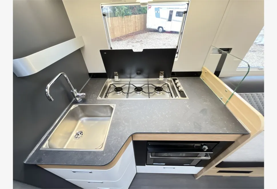 Adria  MATRIX AXESS 600 DT 