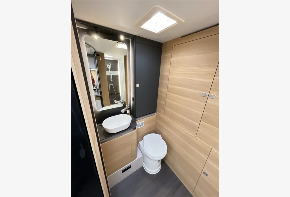 Adria  MATRIX AXESS 600 DT 