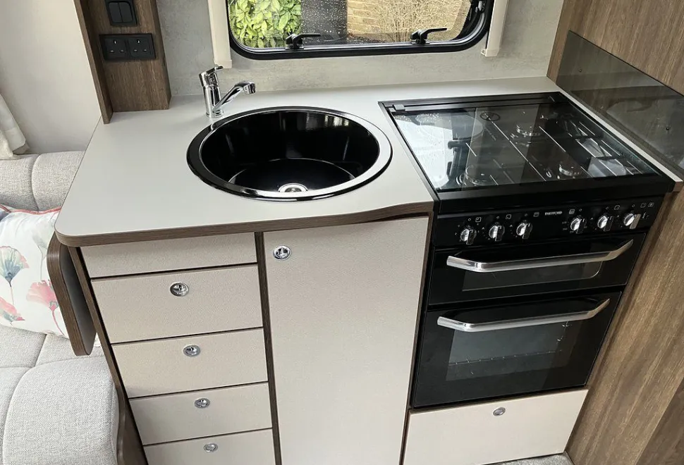 COMPASS  CASITA 585 
