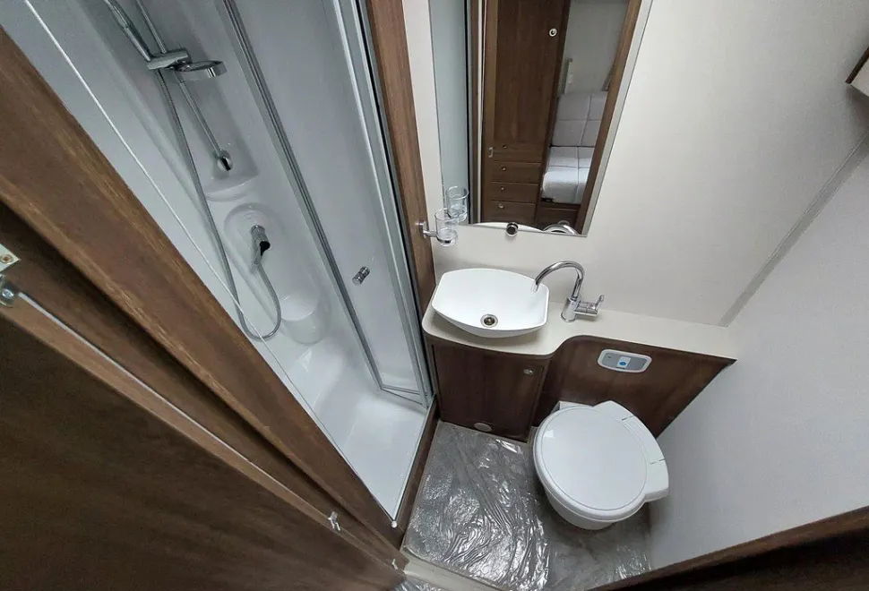 COMPASS  CASITA 585 