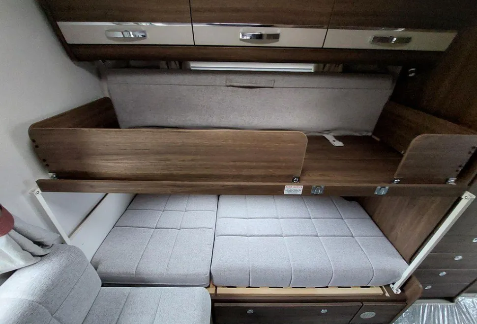 COMPASS  CASITA 585 