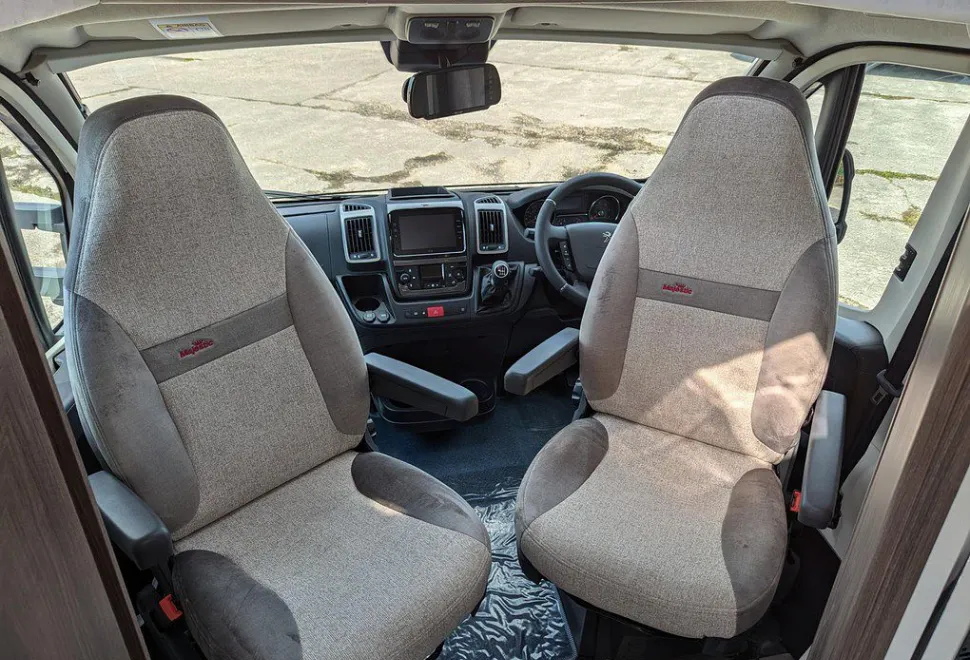 ELDDIS  MAJESTIC 295 2025-09-01
