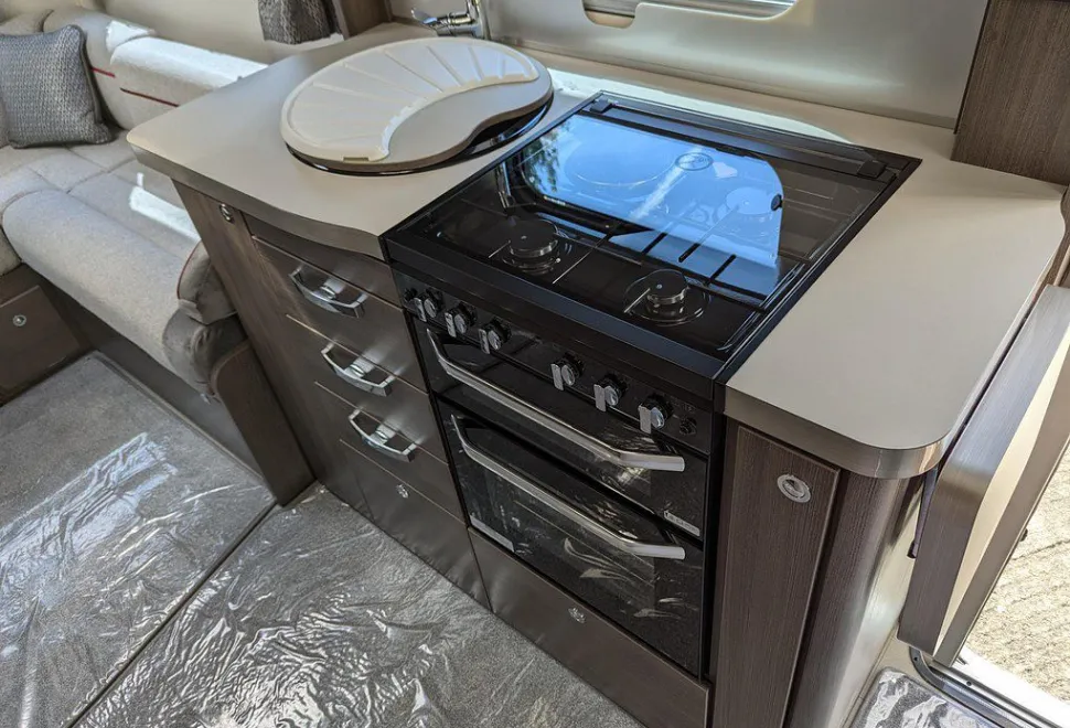 ELDDIS  MAJESTIC 295 2025-09-01