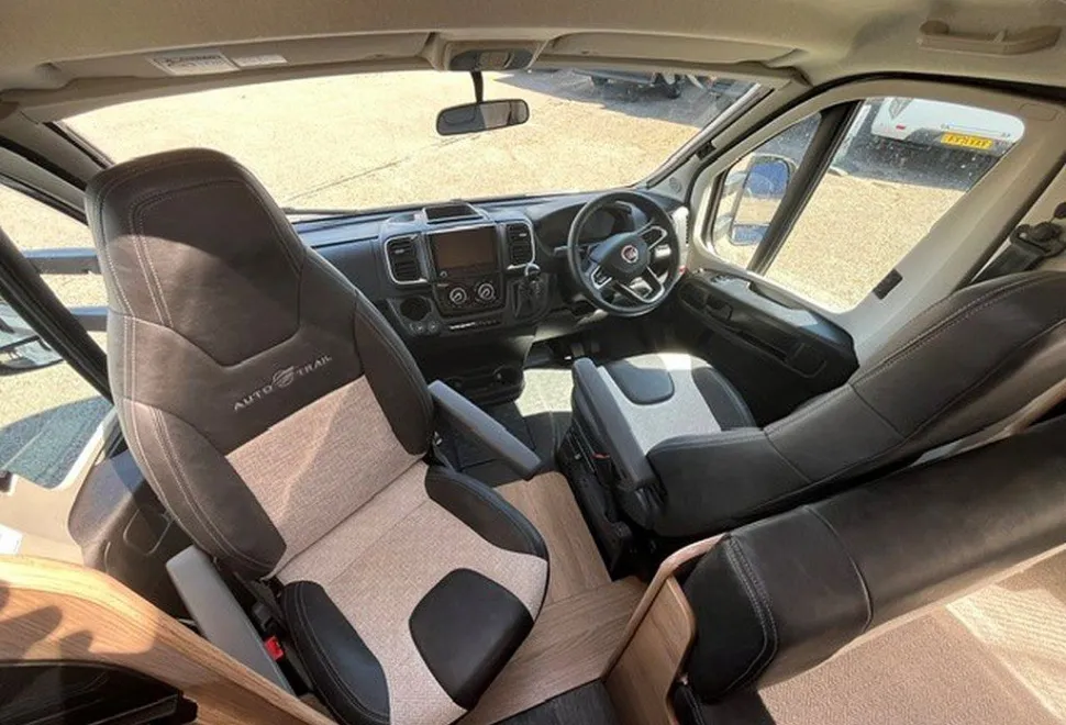 AUTOTRAIL  SCOUT 2025-09-01