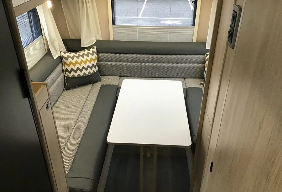 AUTOTRAIL  F-LINE F72 2025-05-01