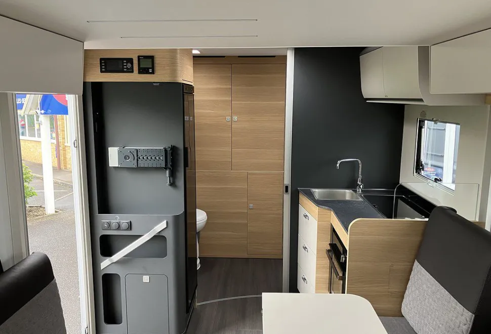 ADRIA  MATRIX AXESS 600 DT 2024-11-14